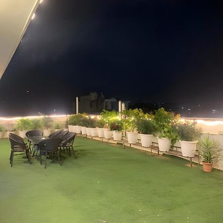 Hotel Aerostar Gold - Opposite Max Healthcare Delhi  Esterno foto