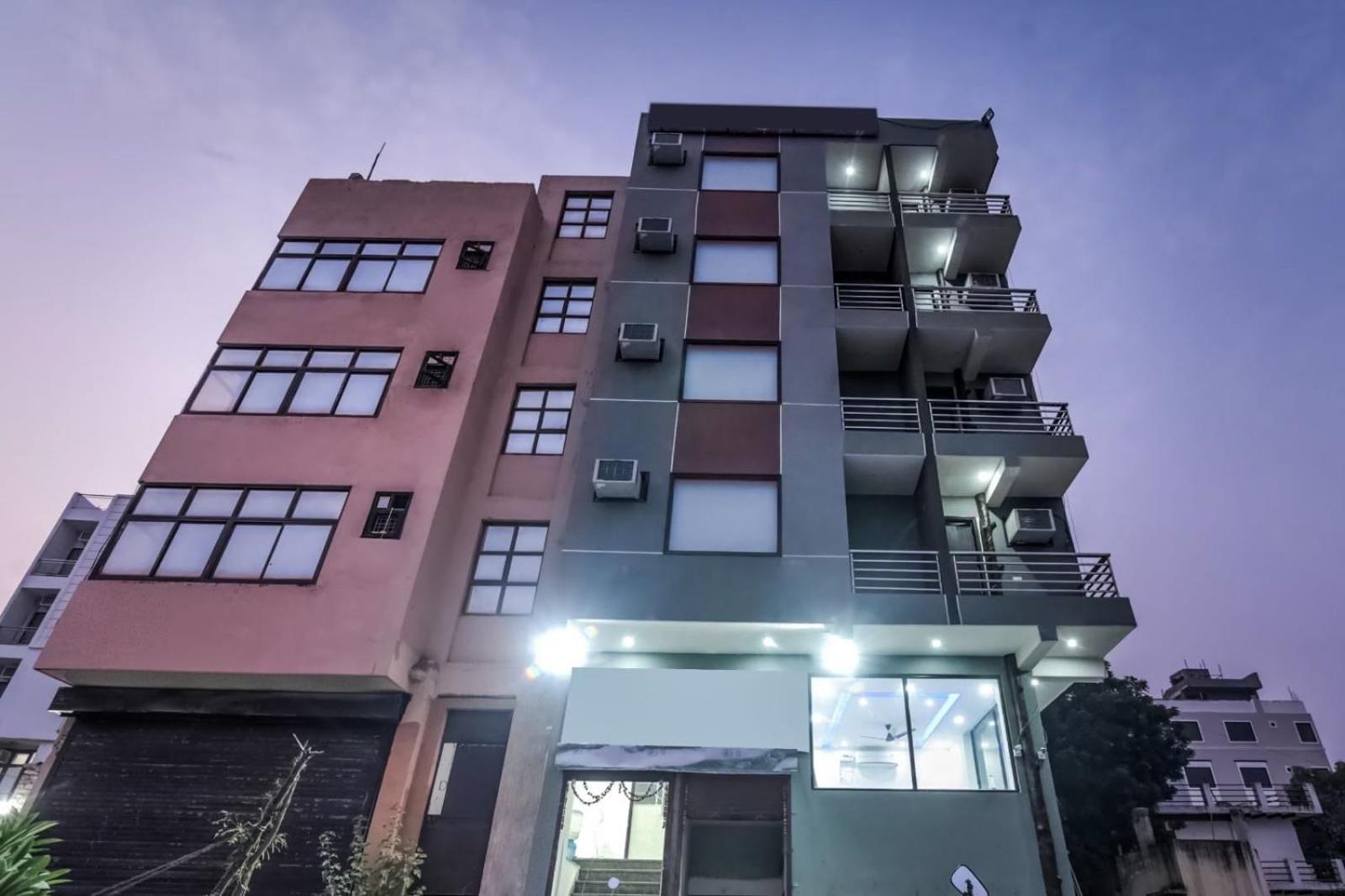 Hotel Aerostar Gold - Opposite Max Healthcare Delhi  Esterno foto