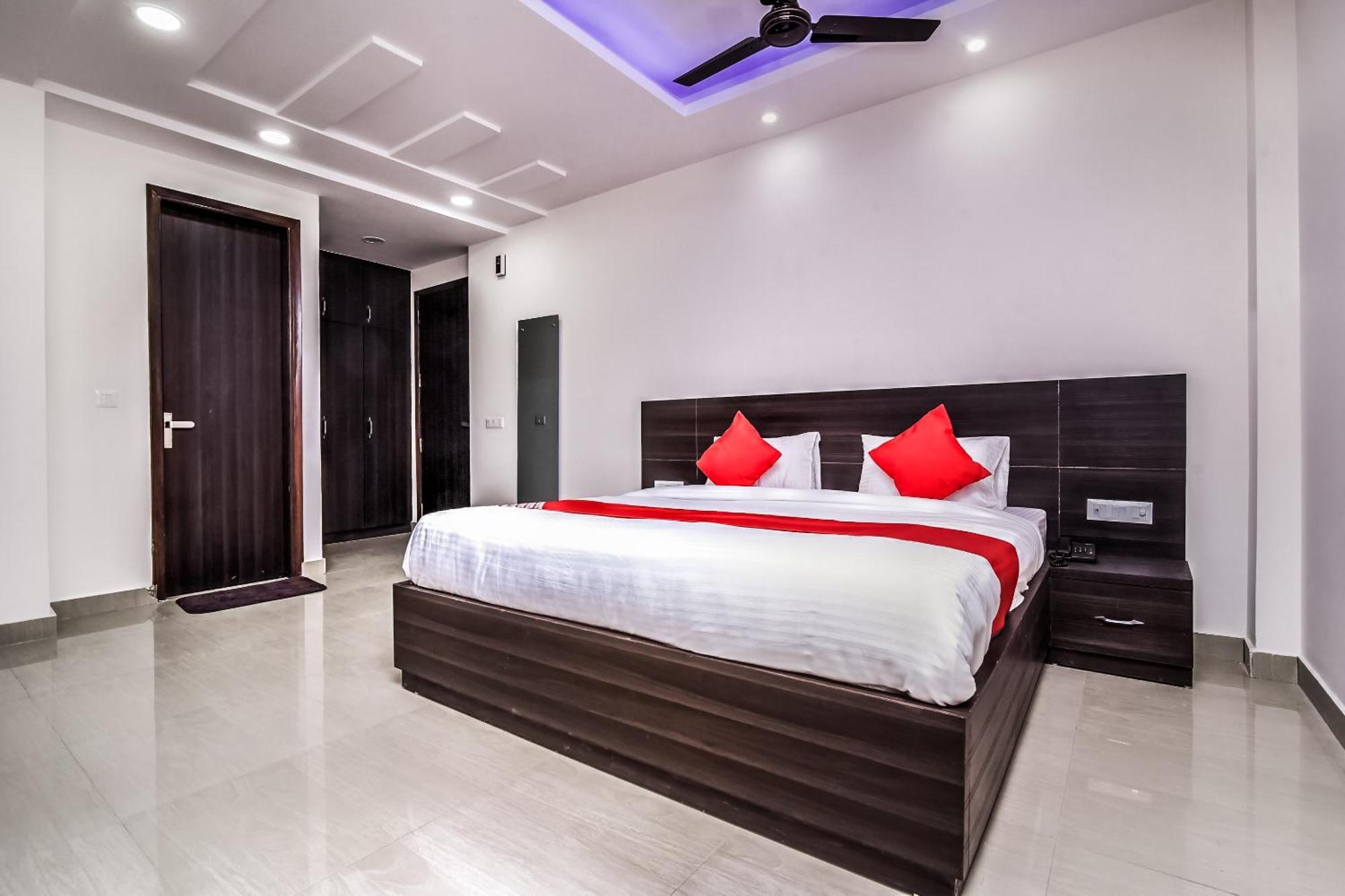 Hotel Aerostar Gold - Opposite Max Healthcare Delhi  Esterno foto