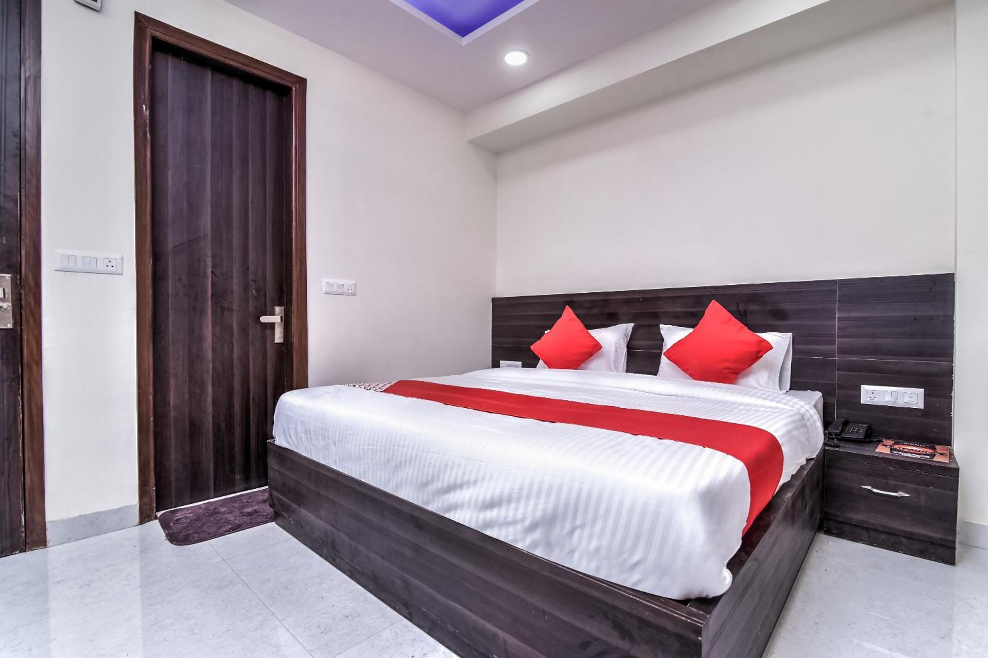 Hotel Aerostar Gold - Opposite Max Healthcare Delhi  Esterno foto