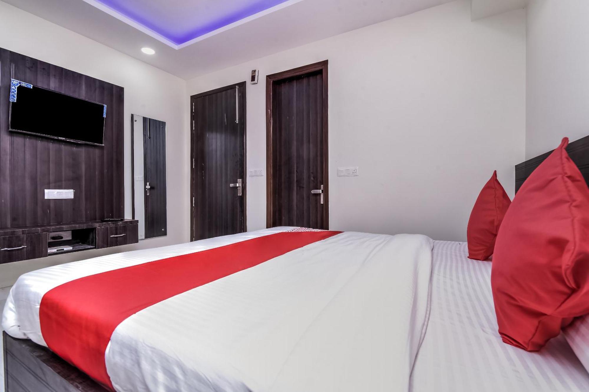 Hotel Aerostar Gold - Opposite Max Healthcare Delhi  Esterno foto