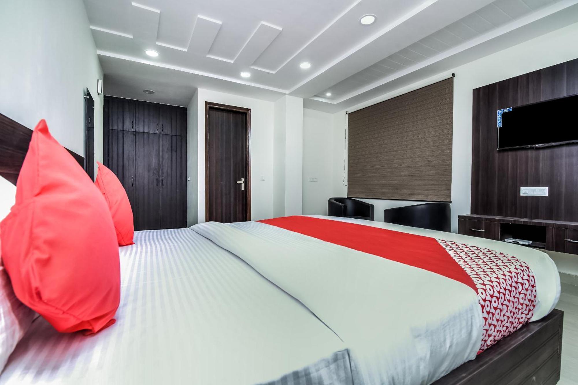Hotel Aerostar Gold - Opposite Max Healthcare Delhi  Esterno foto