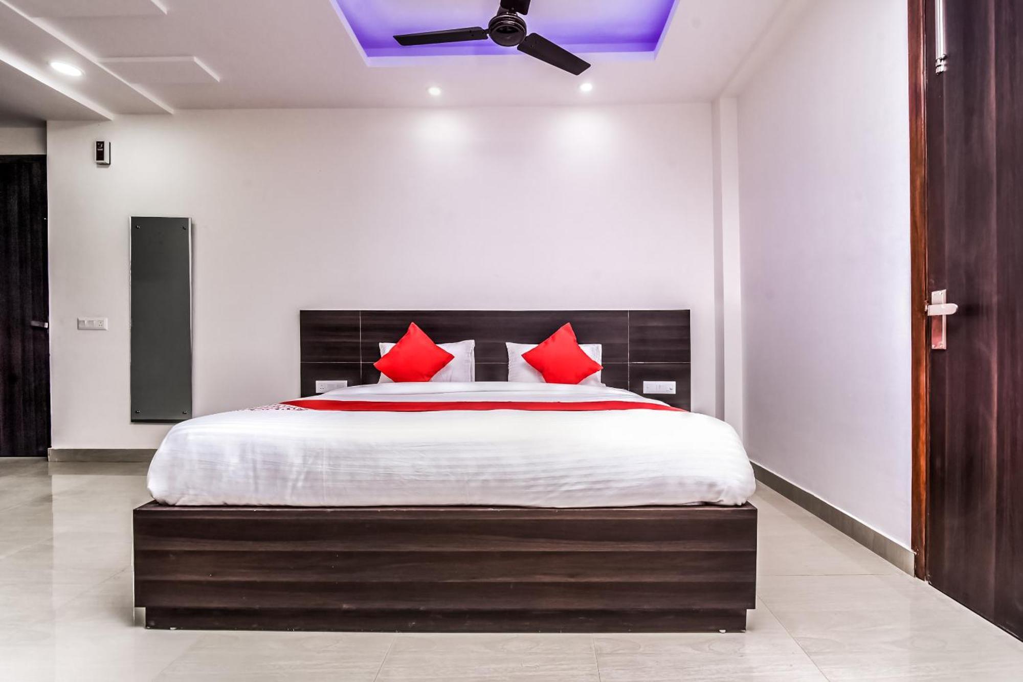 Hotel Aerostar Gold - Opposite Max Healthcare Delhi  Esterno foto