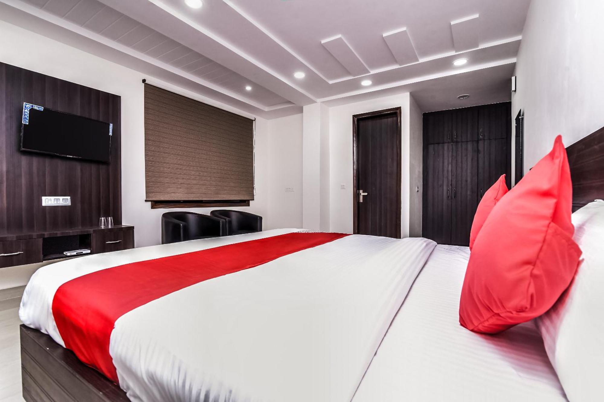 Hotel Aerostar Gold - Opposite Max Healthcare Delhi  Esterno foto