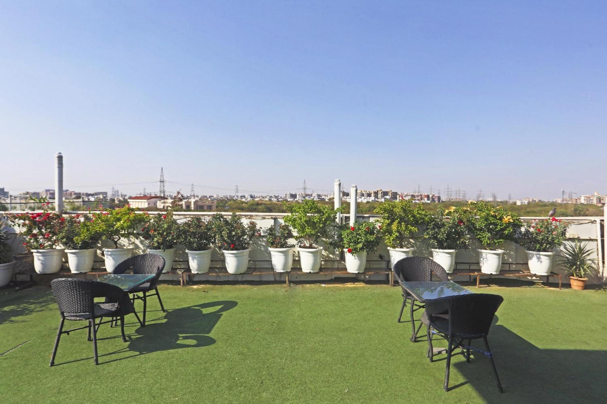 Hotel Aerostar Gold - Opposite Max Healthcare Delhi  Esterno foto