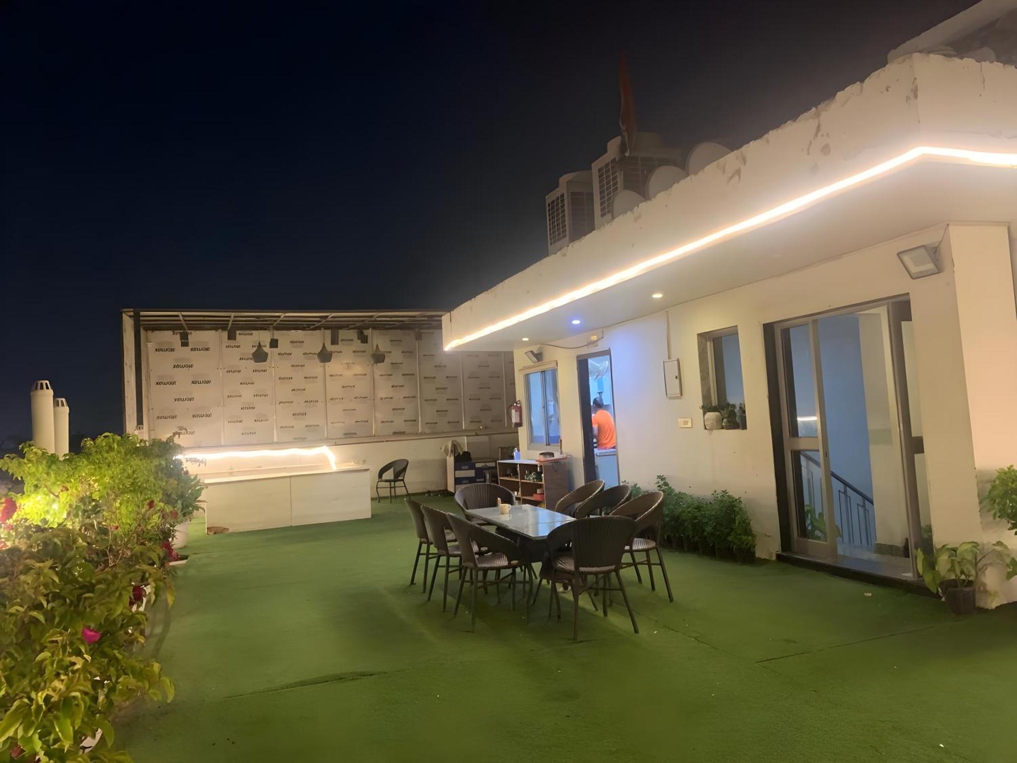 Hotel Aerostar Gold - Opposite Max Healthcare Delhi  Esterno foto