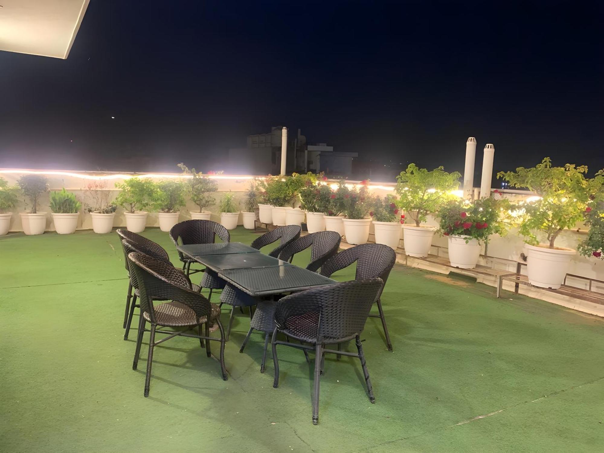 Hotel Aerostar Gold - Opposite Max Healthcare Delhi  Esterno foto