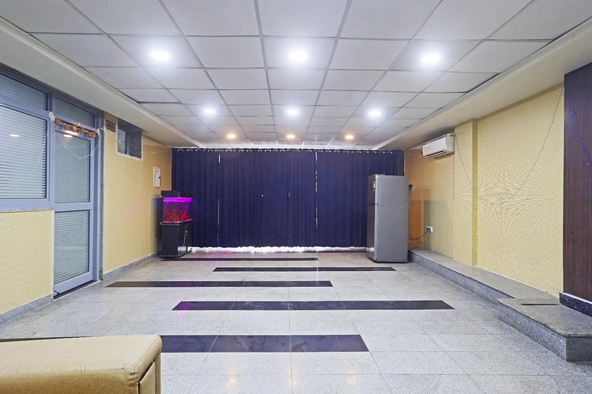 Hotel Aerostar Gold - Opposite Max Healthcare Delhi  Esterno foto
