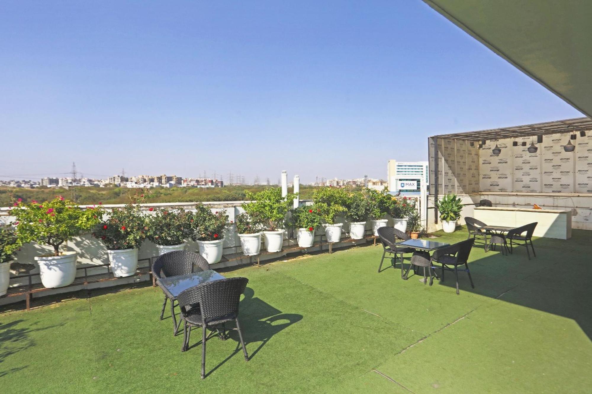 Hotel Aerostar Gold - Opposite Max Healthcare Delhi  Esterno foto