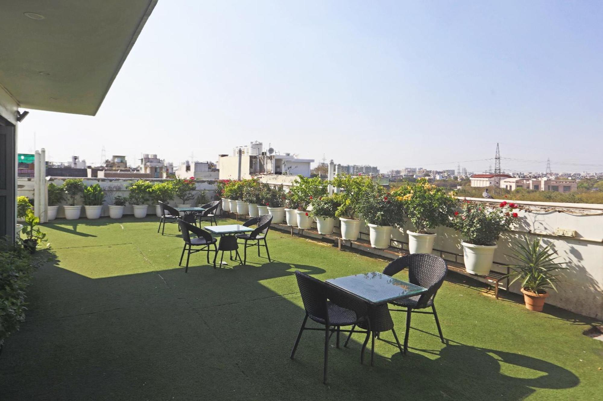 Hotel Aerostar Gold - Opposite Max Healthcare Delhi  Esterno foto