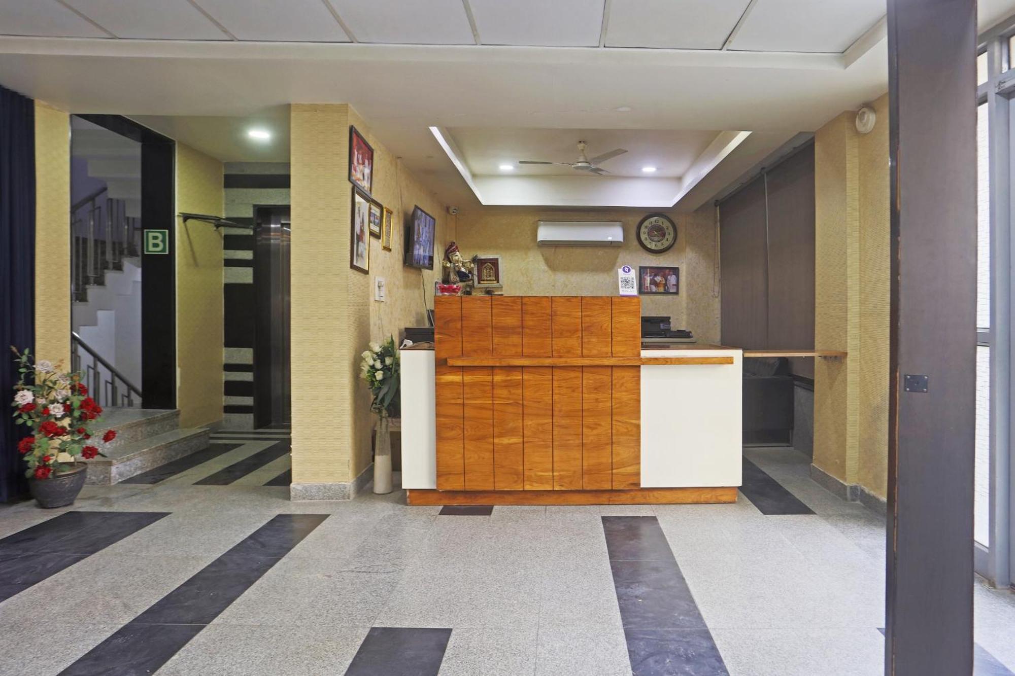 Hotel Aerostar Gold - Opposite Max Healthcare Delhi  Esterno foto