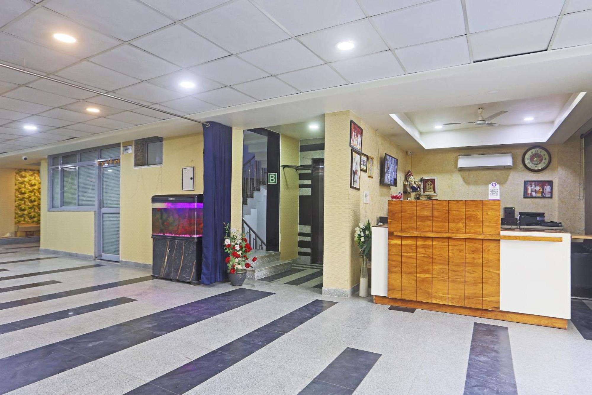 Hotel Aerostar Gold - Opposite Max Healthcare Delhi  Esterno foto