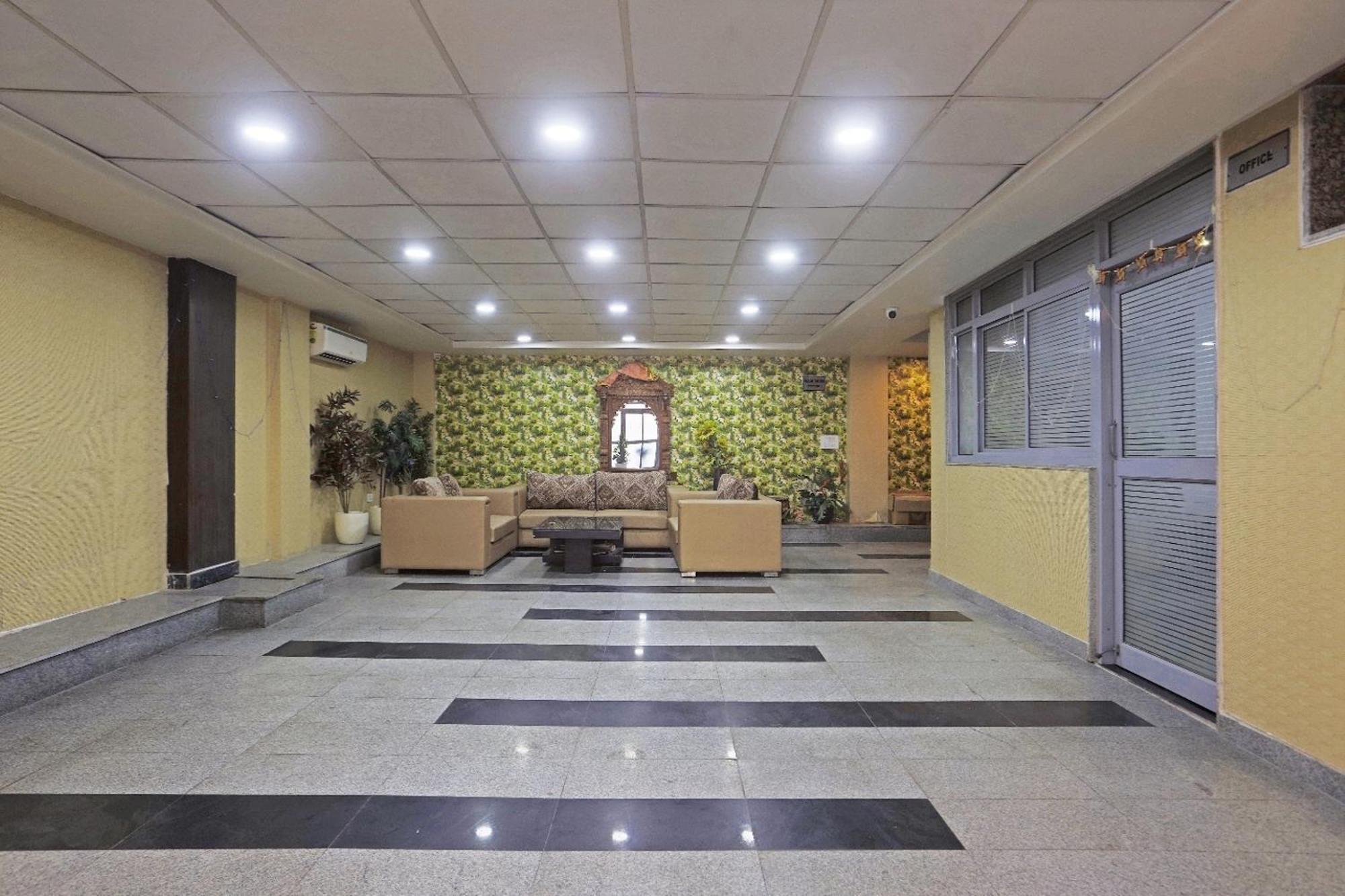 Hotel Aerostar Gold - Opposite Max Healthcare Delhi  Esterno foto