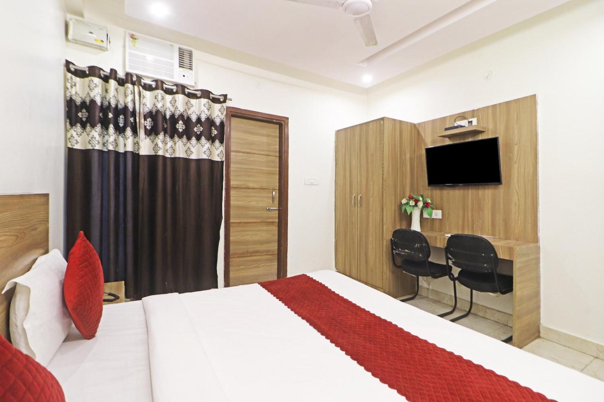 Hotel Aerostar Gold - Opposite Max Healthcare Delhi  Esterno foto