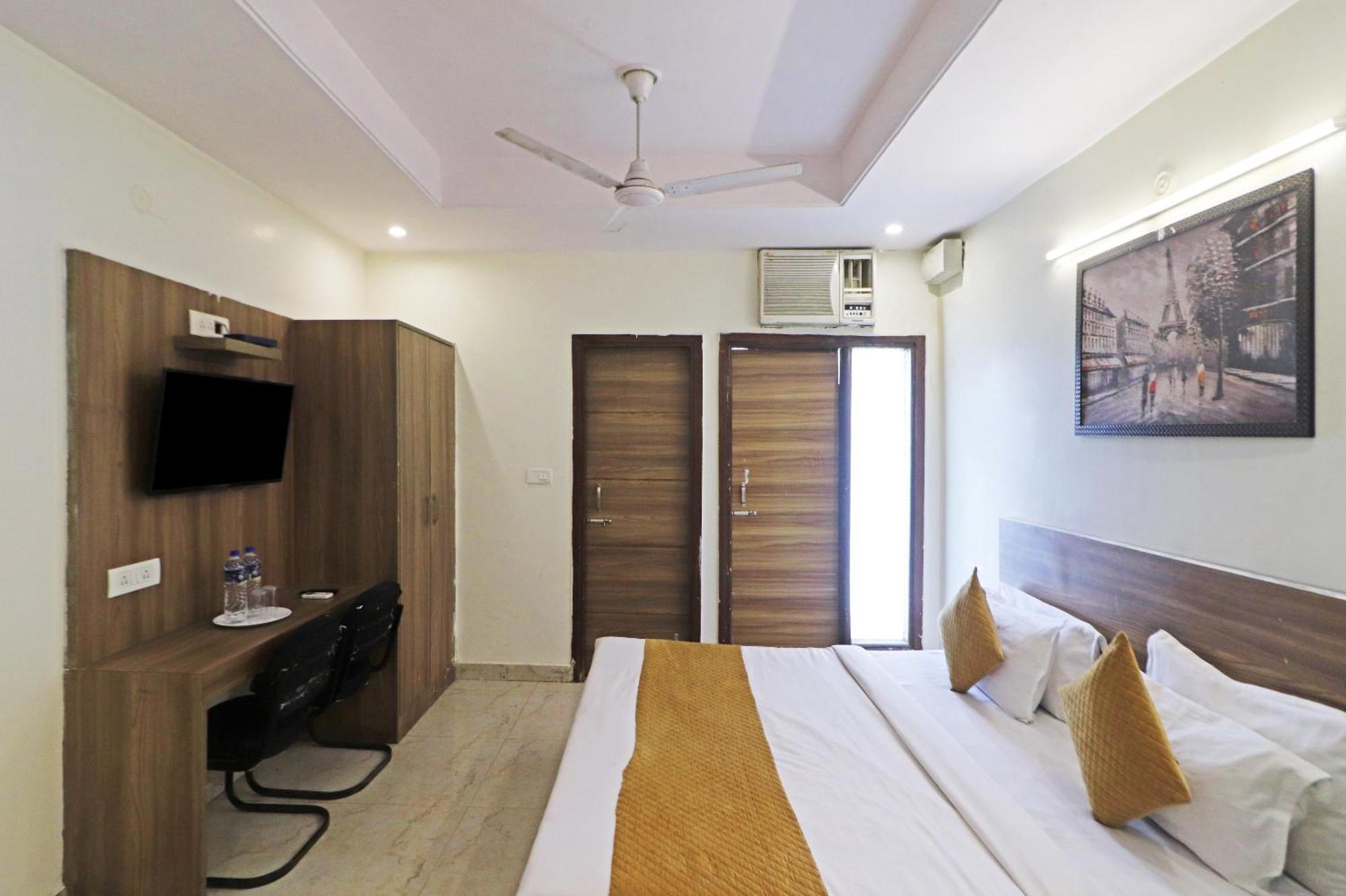 Hotel Aerostar Gold - Opposite Max Healthcare Delhi  Esterno foto