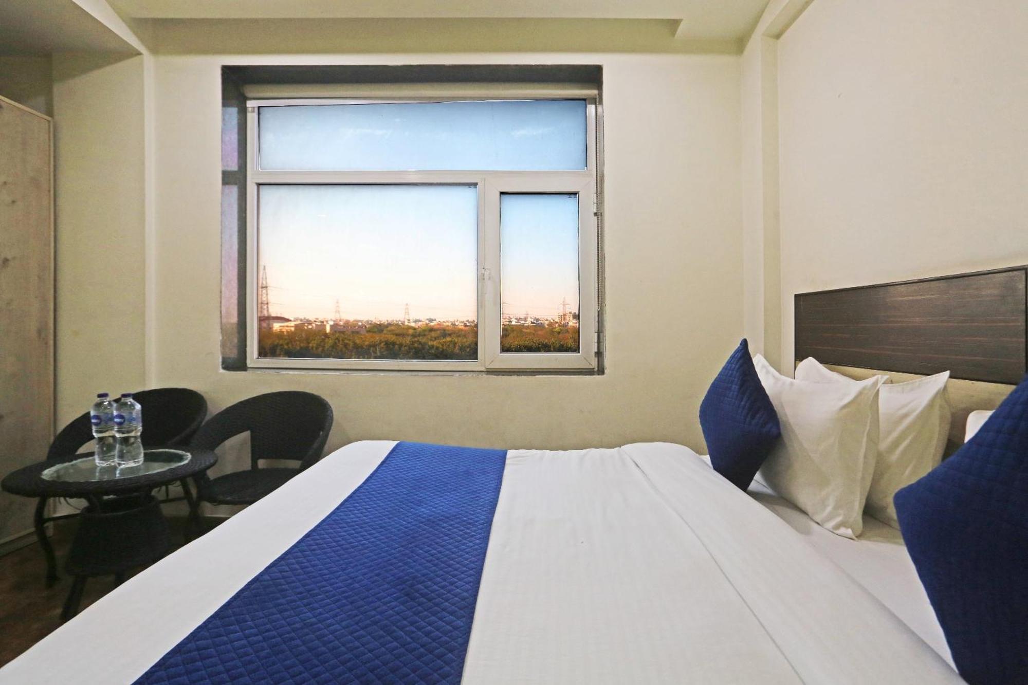 Hotel Aerostar Gold - Opposite Max Healthcare Delhi  Esterno foto