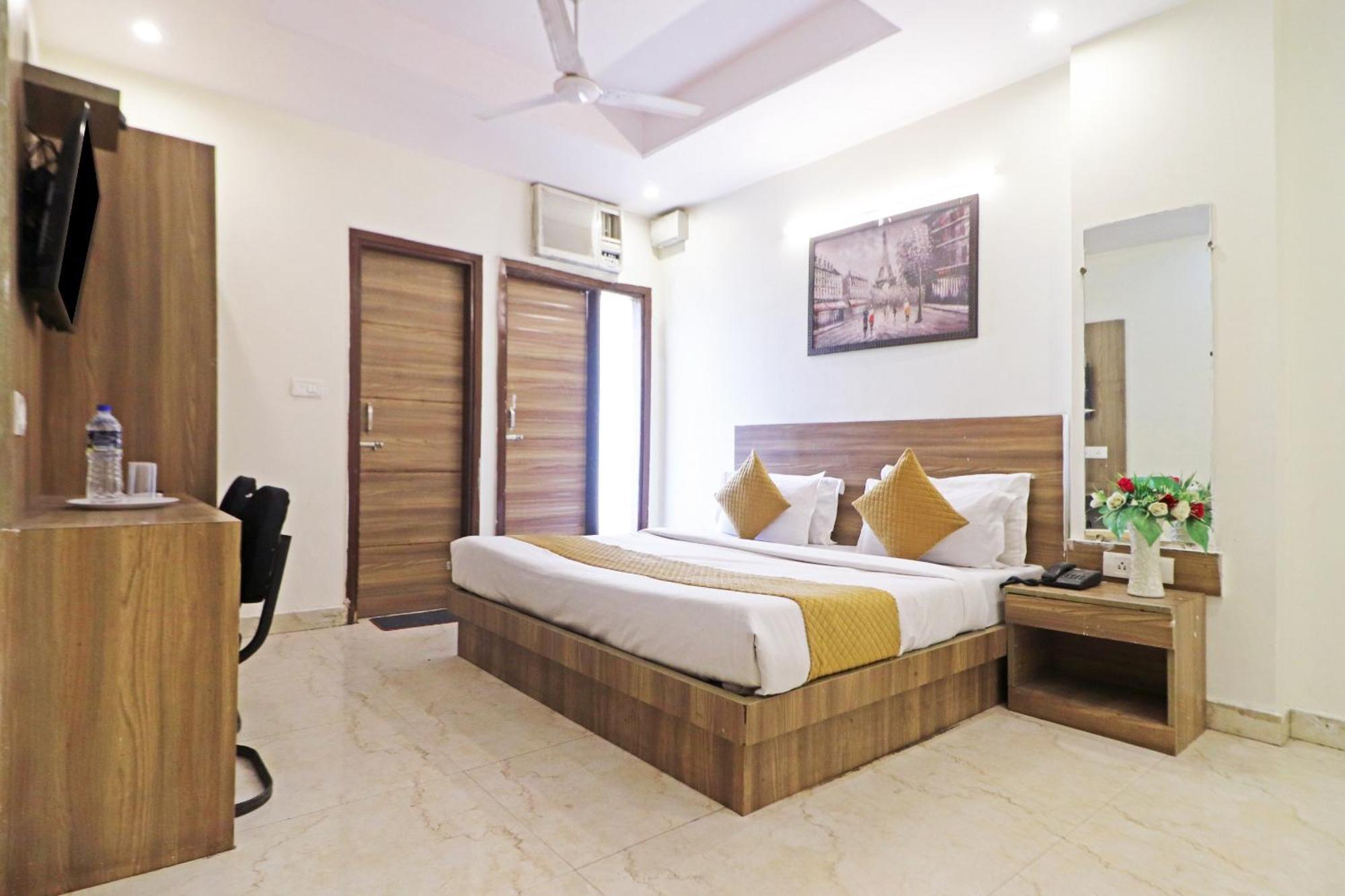 Hotel Aerostar Gold - Opposite Max Healthcare Delhi  Esterno foto