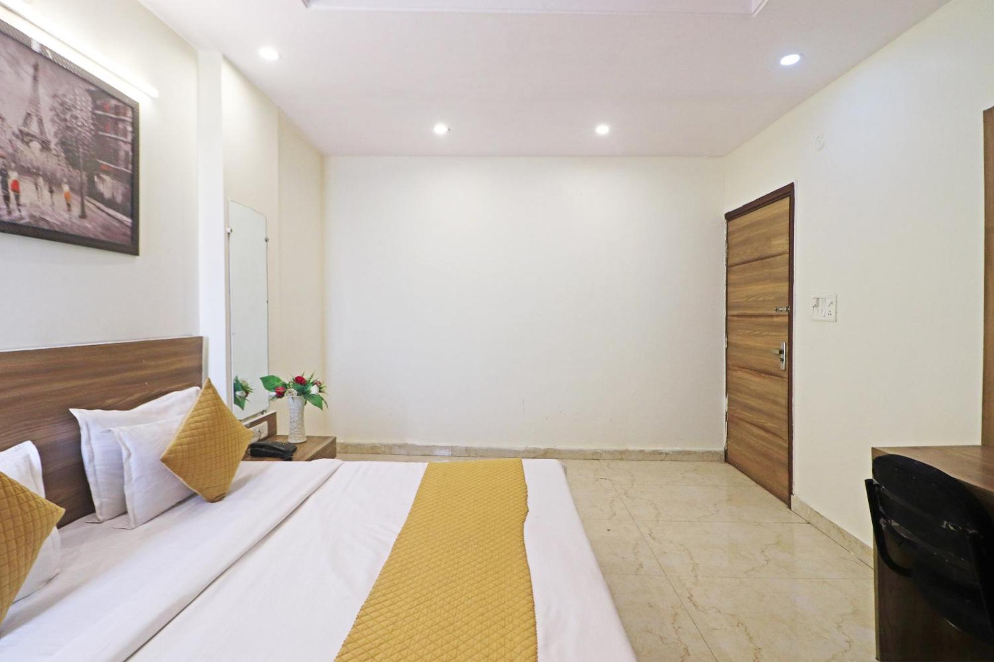 Hotel Aerostar Gold - Opposite Max Healthcare Delhi  Esterno foto