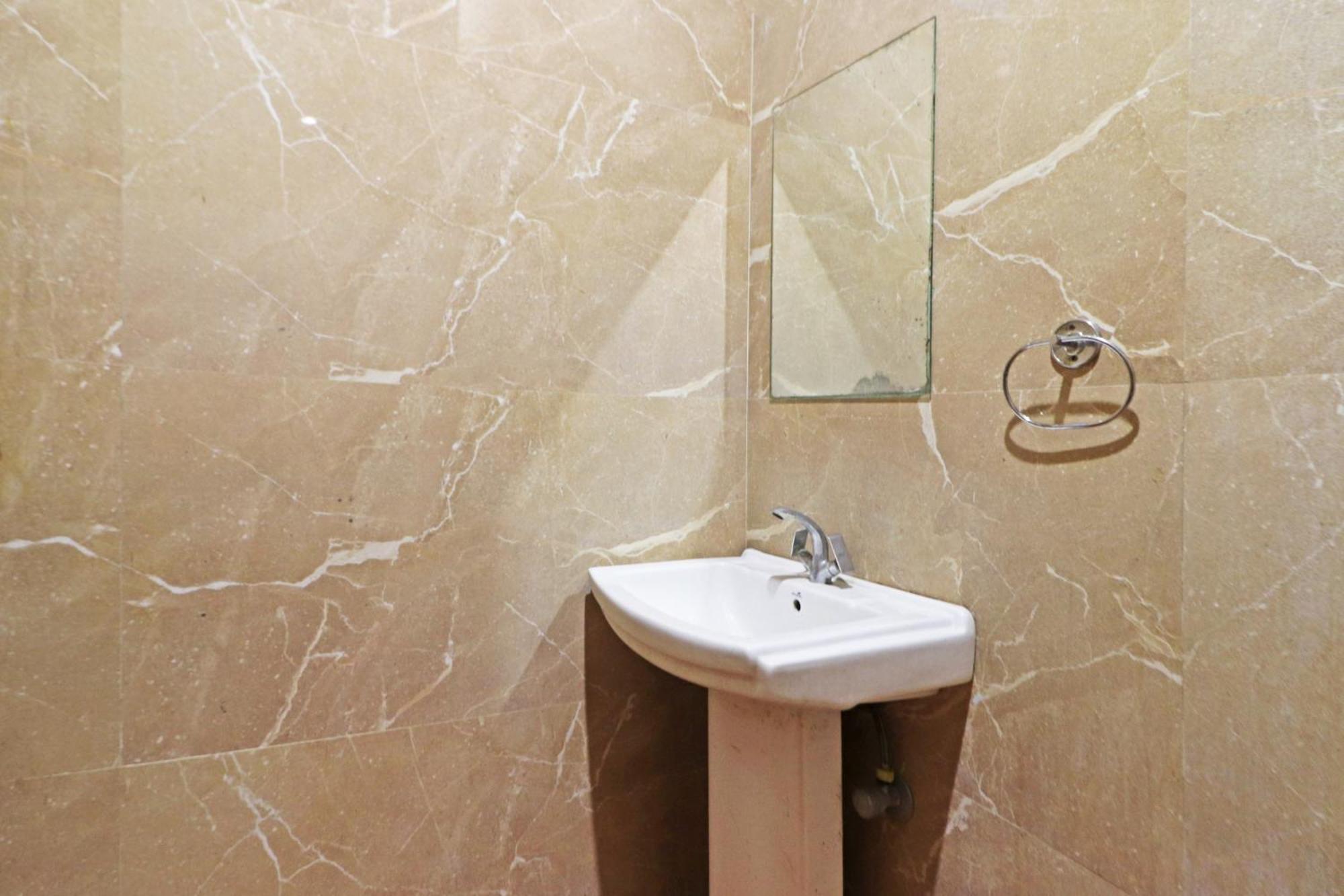 Hotel Aerostar Gold - Opposite Max Healthcare Delhi  Esterno foto