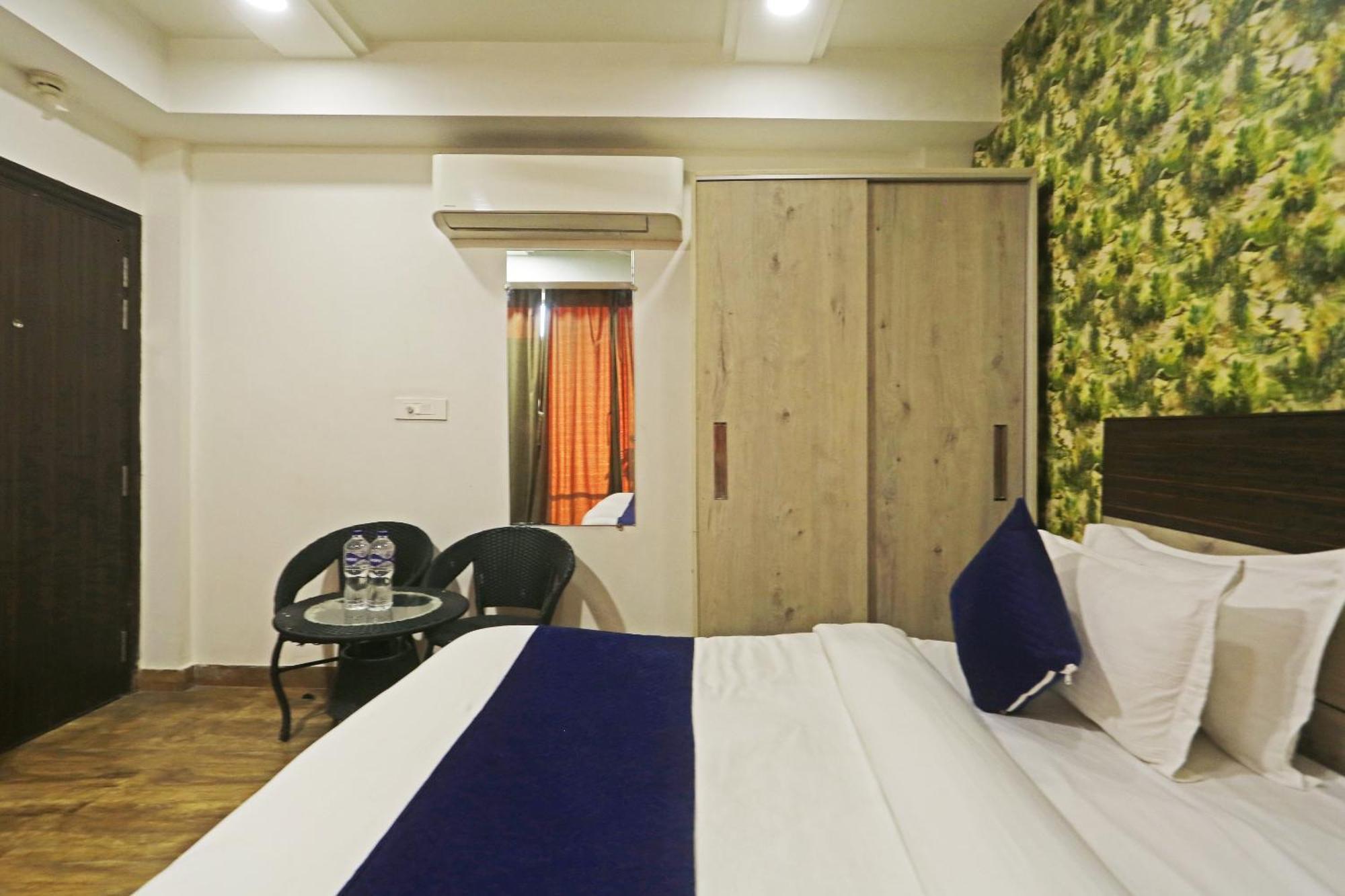 Hotel Aerostar Gold - Opposite Max Healthcare Delhi  Esterno foto