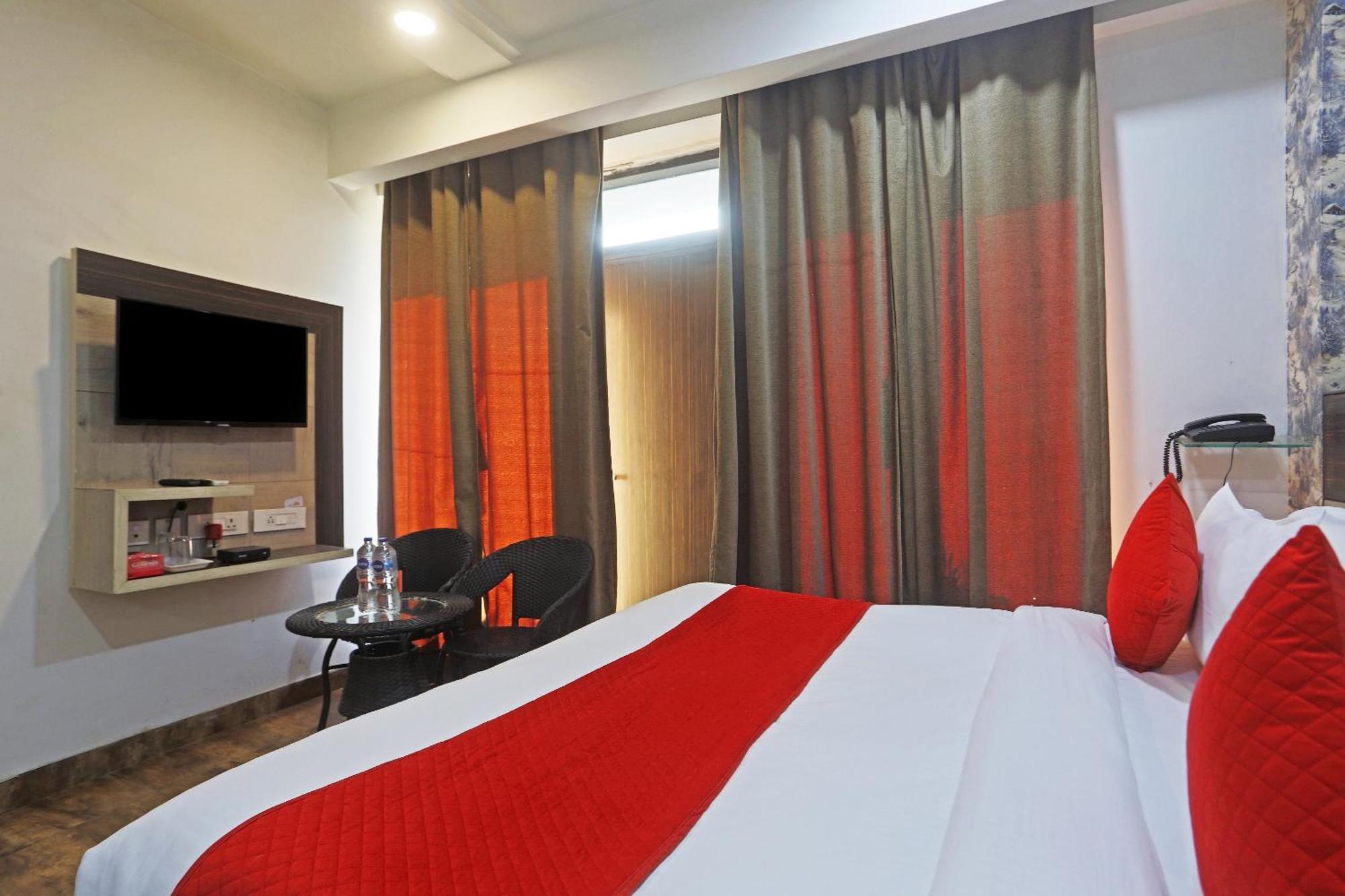Hotel Aerostar Gold - Opposite Max Healthcare Delhi  Esterno foto