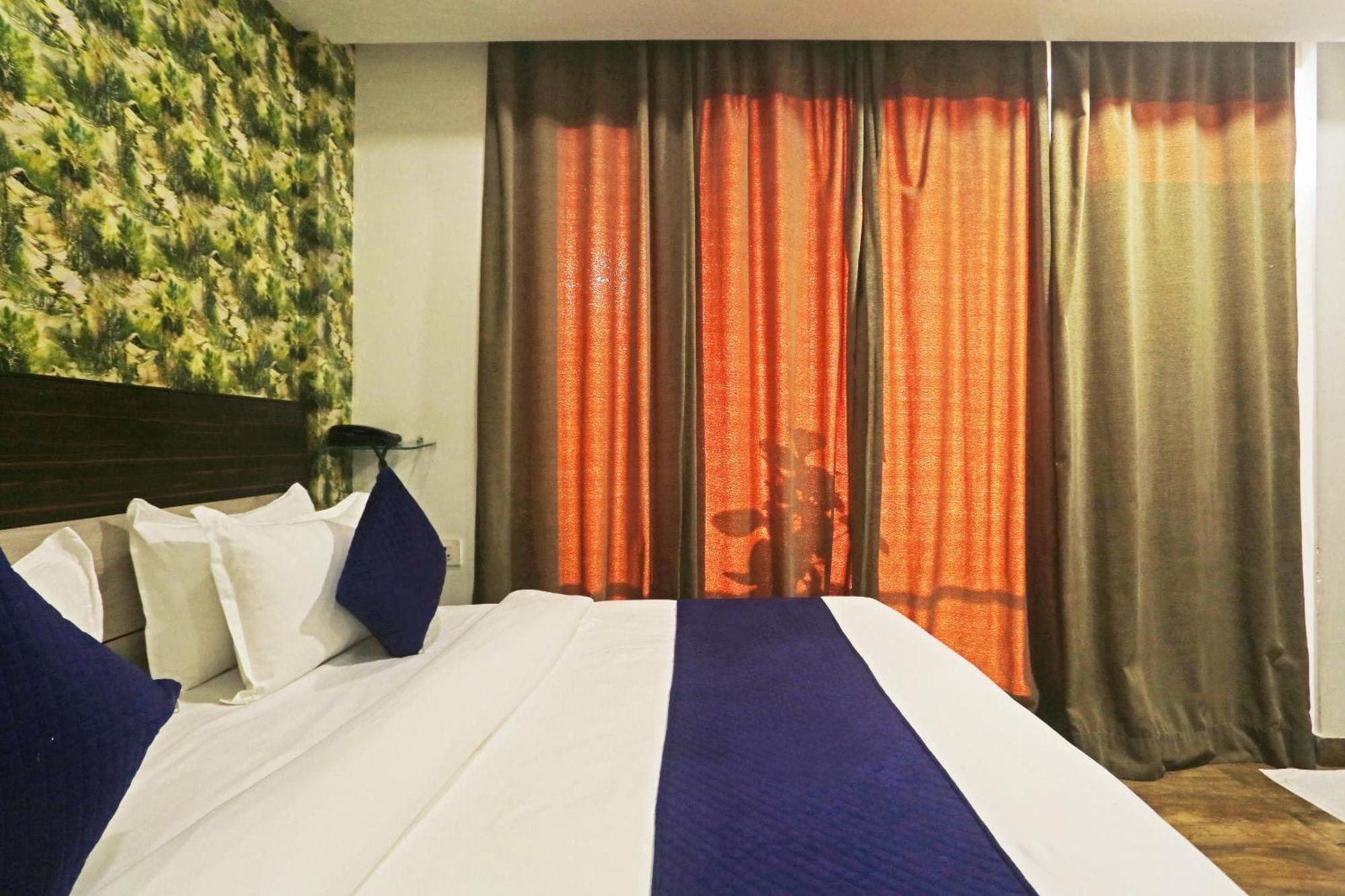 Hotel Aerostar Gold - Opposite Max Healthcare Delhi  Esterno foto