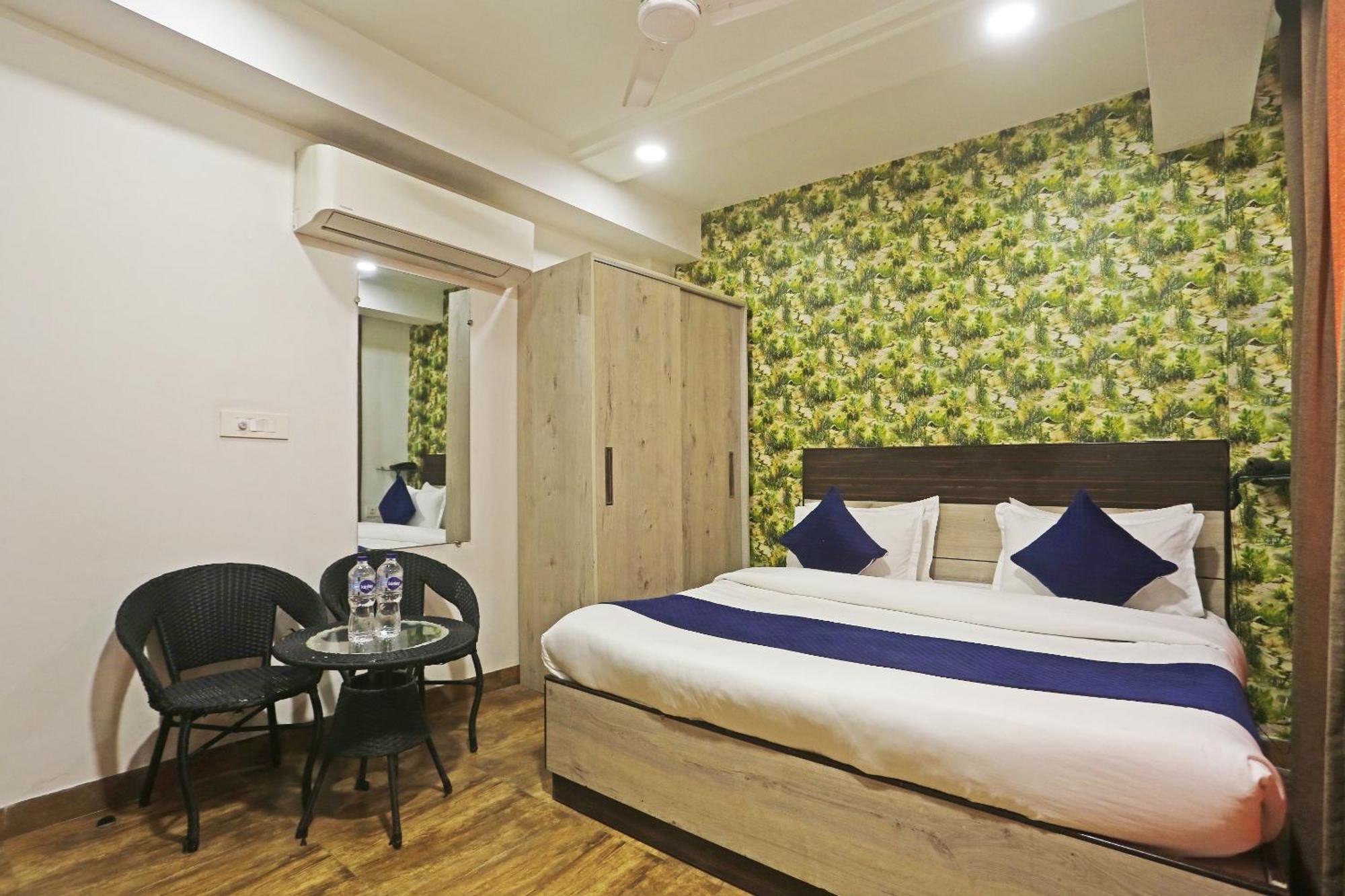 Hotel Aerostar Gold - Opposite Max Healthcare Delhi  Esterno foto