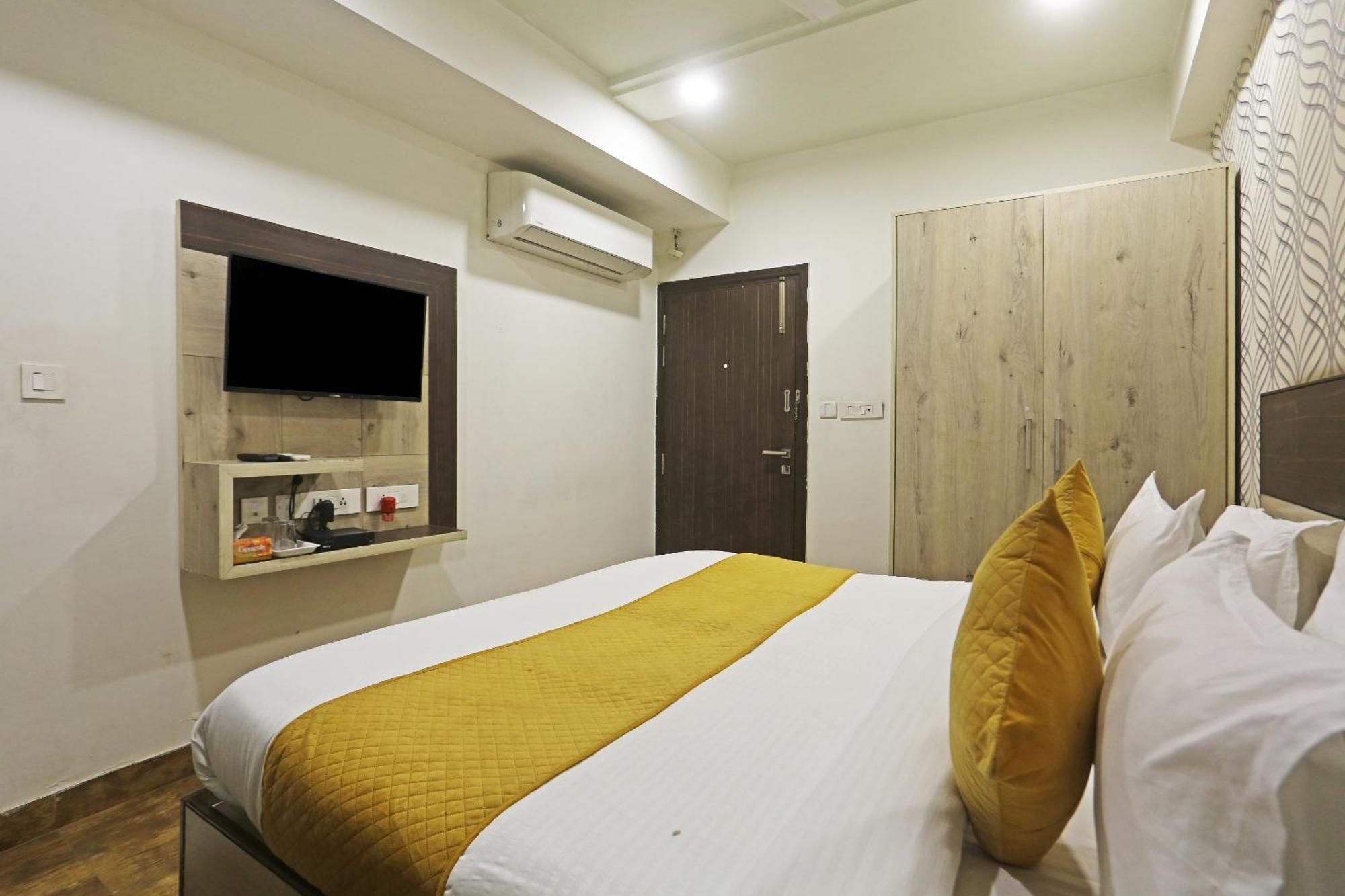 Hotel Aerostar Gold - Opposite Max Healthcare Delhi  Esterno foto