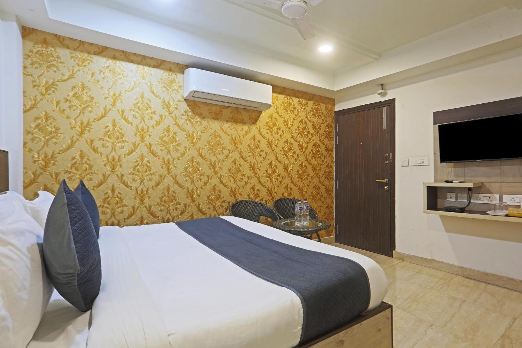 Hotel Aerostar Gold - Opposite Max Healthcare Delhi  Esterno foto