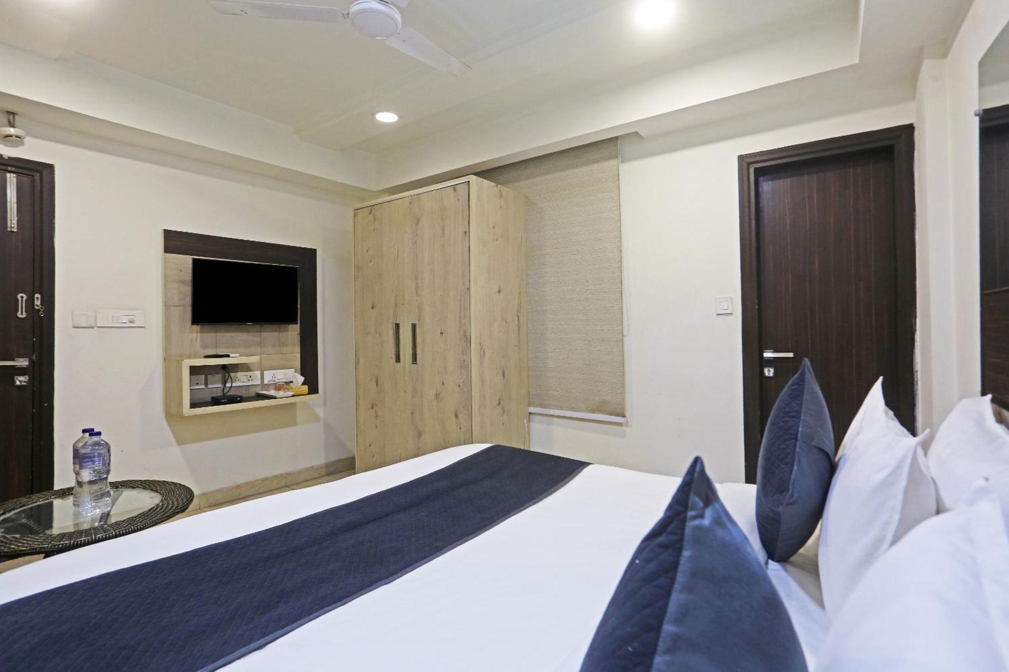 Hotel Aerostar Gold - Opposite Max Healthcare Delhi  Esterno foto
