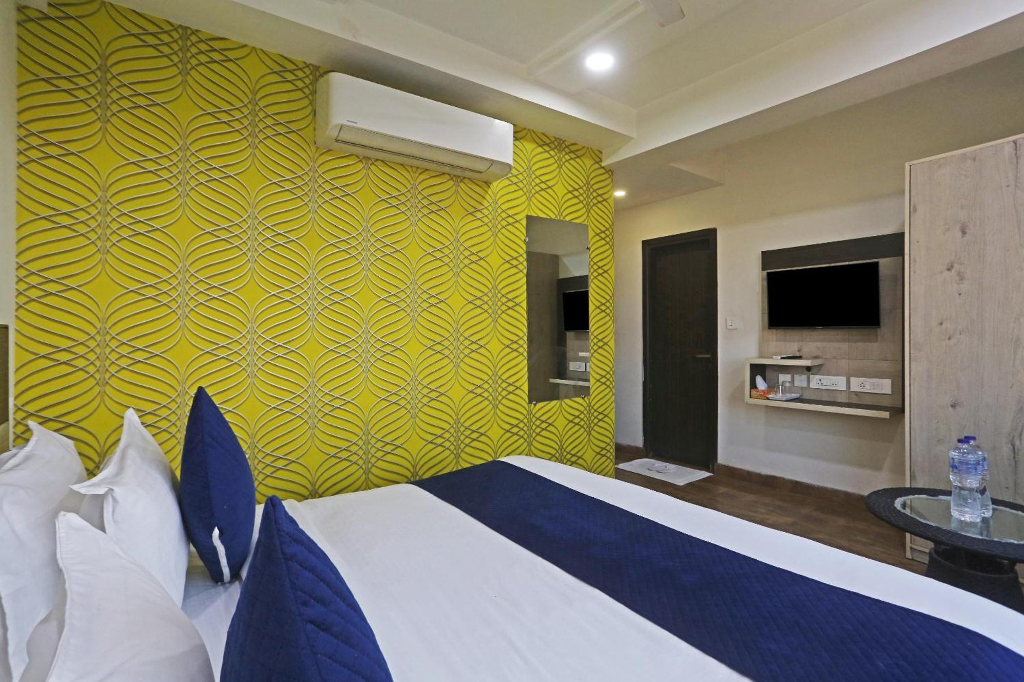 Hotel Aerostar Gold - Opposite Max Healthcare Delhi  Esterno foto