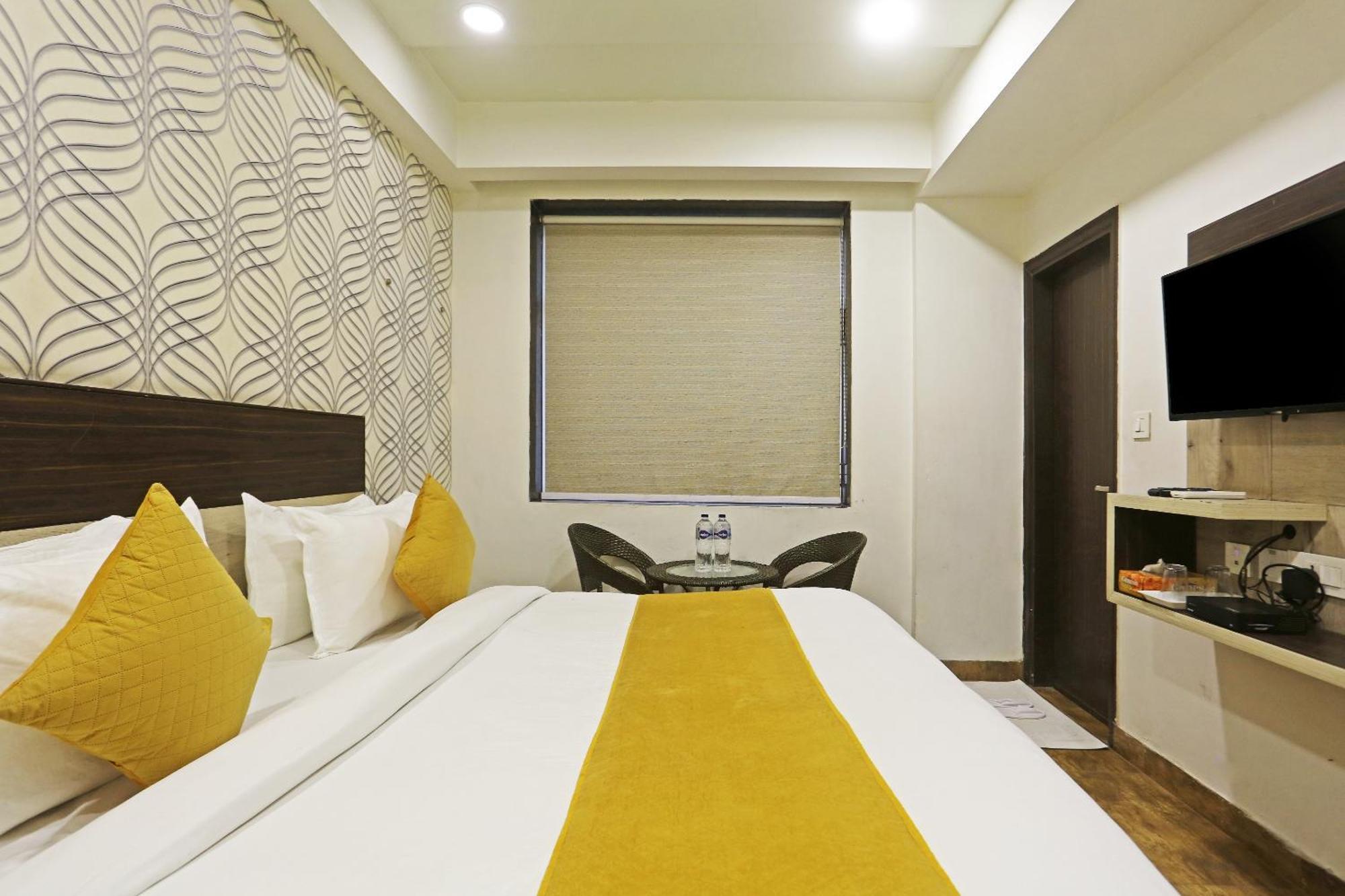 Hotel Aerostar Gold - Opposite Max Healthcare Delhi  Esterno foto