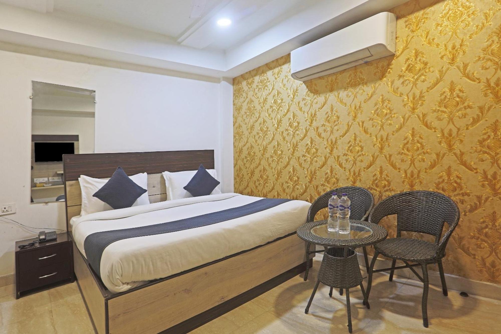 Hotel Aerostar Gold - Opposite Max Healthcare Delhi  Esterno foto