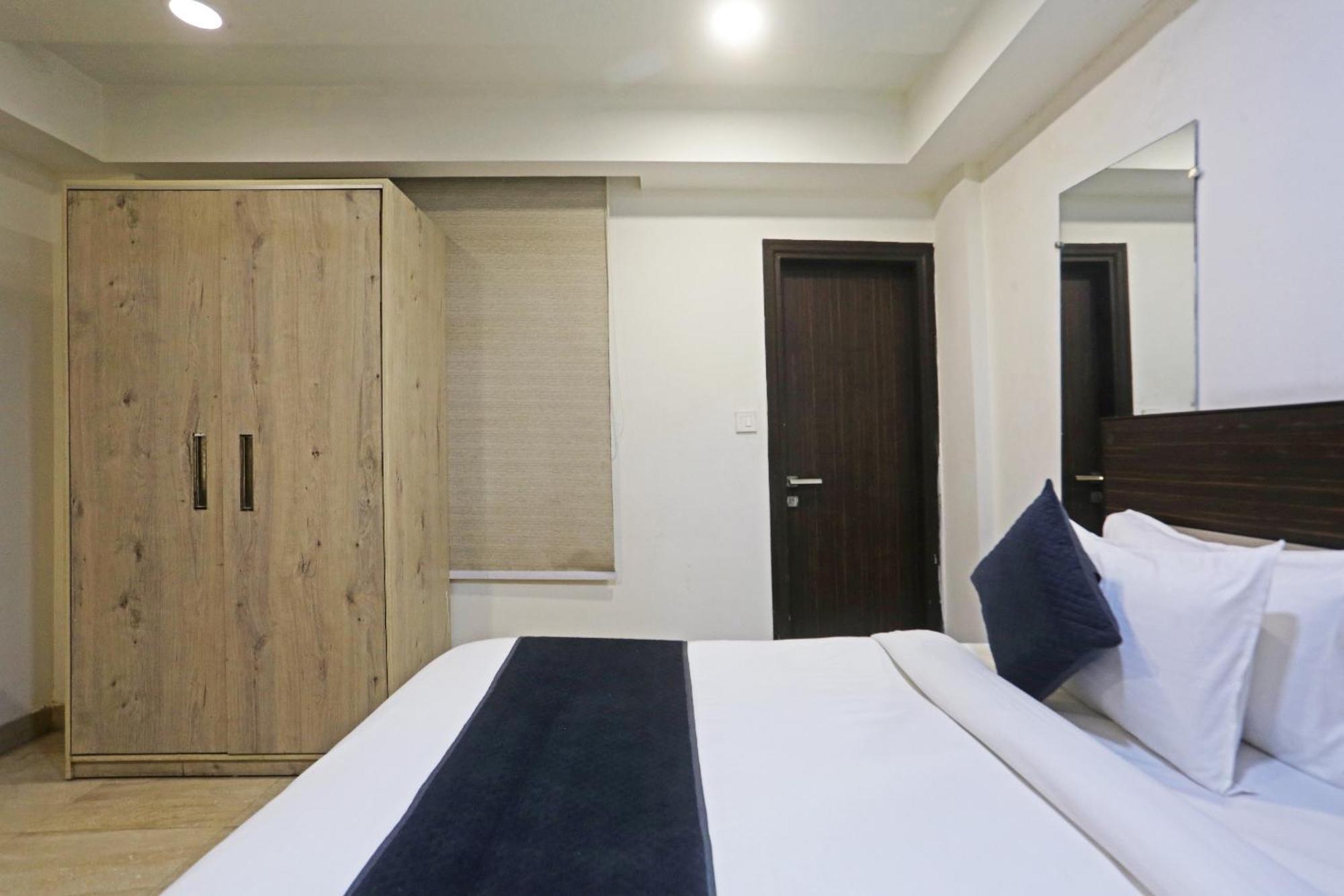 Hotel Aerostar Gold - Opposite Max Healthcare Delhi  Esterno foto