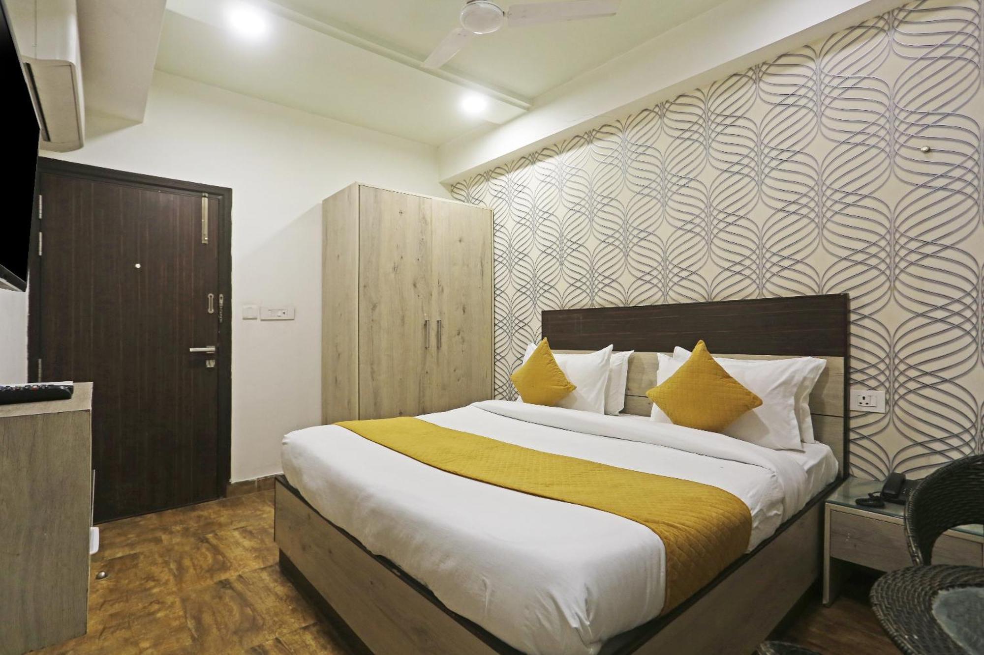 Hotel Aerostar Gold - Opposite Max Healthcare Delhi  Esterno foto