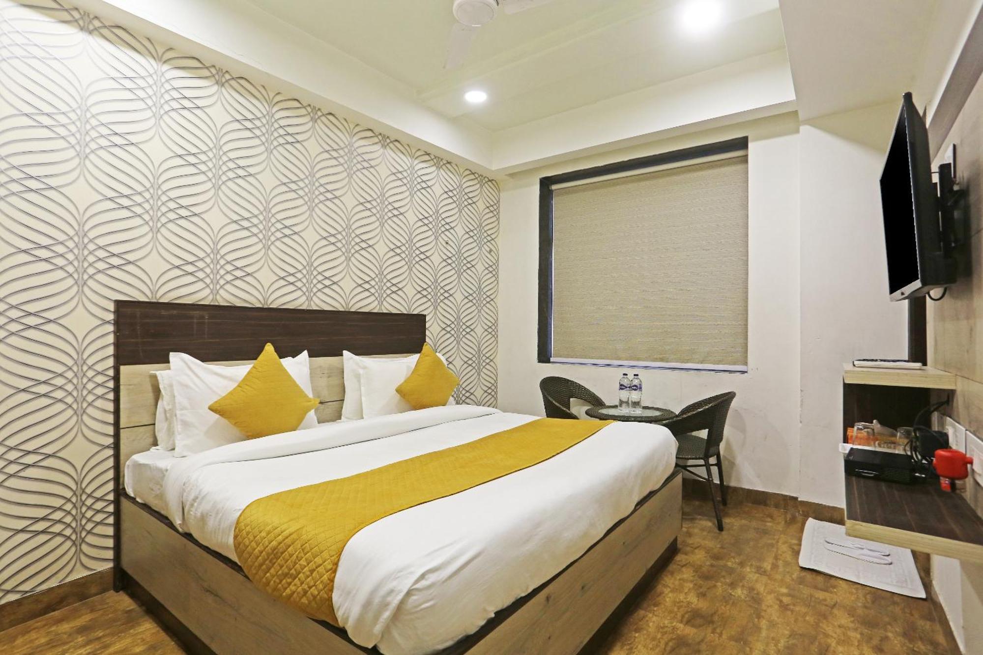 Hotel Aerostar Gold - Opposite Max Healthcare Delhi  Esterno foto